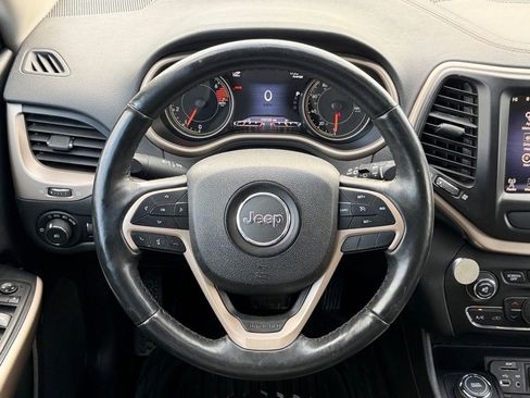 Used 2018 Jeep Cherokee Limited image 19