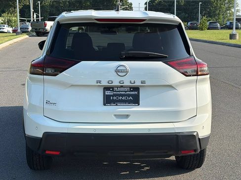 Used 2024 Nissan Rogue S FWD image 5
