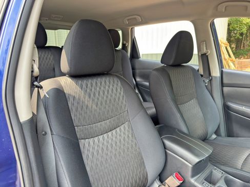 Used 2018 Nissan Rogue SV w/ Premium Package AWD/4WD image 32