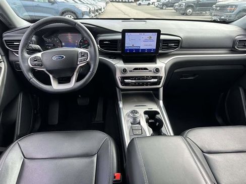 Used 2022 Ford Explorer XLT w/ Equipment Group 202A image 11