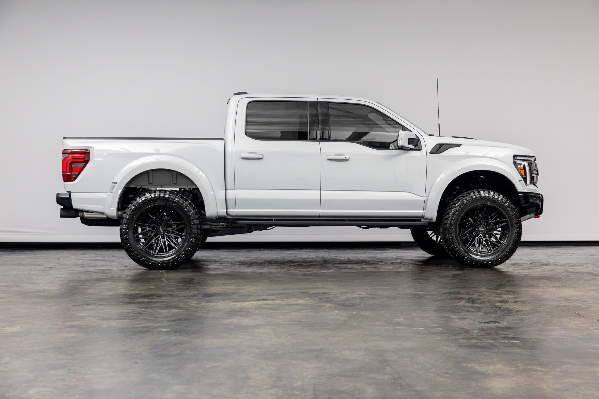 Used 2025 Ford F150 Raptor w/ Equipment Group 803A Raptor R AWD/4WD image 23
