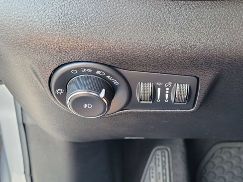 Used 2023 Jeep Compass Latitude w/ Convenience Group AWD/4WD image 30