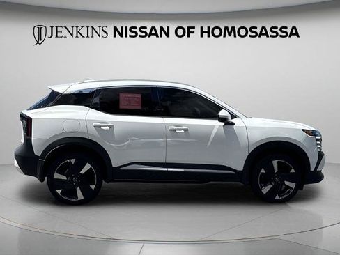 Certified 2025 Nissan Kicks SR FWD image 5