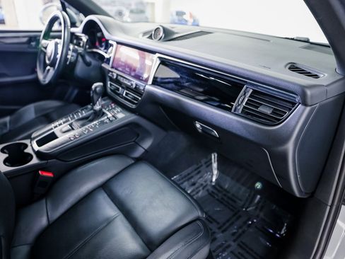 Certified 2021 Porsche Macan image 29