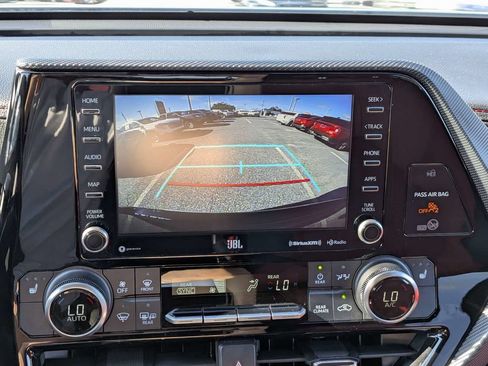 Used 2021 Toyota Highlander XSE FWD image 29