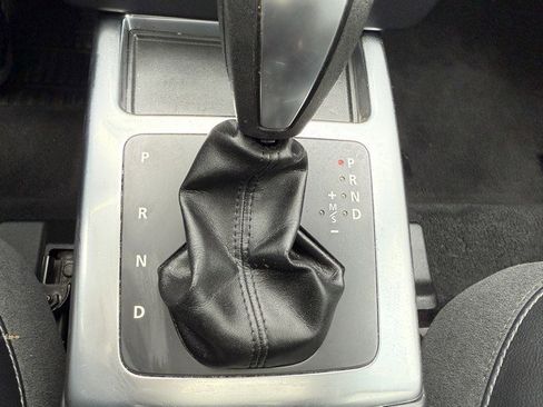 Used 2015 Land Rover LR2 image 35