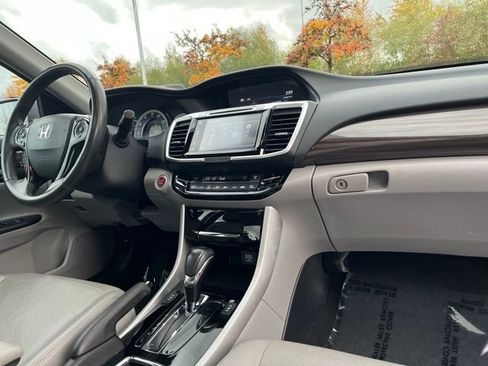 Certified 2017 Honda Accord EX-L image 25