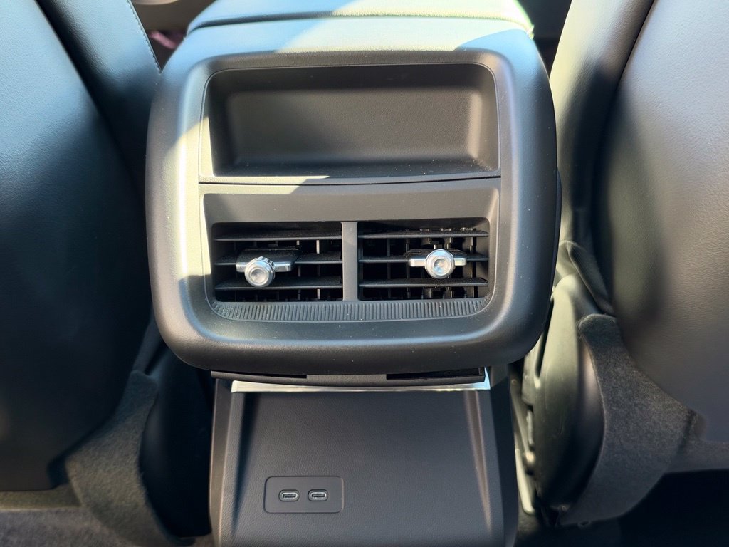 Used 2024 Cadillac Lyriq Luxury AWD/4WD image 30