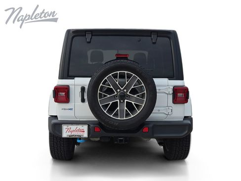 Used 2023 Jeep Wrangler Unlimited Sahara w/ Cold Weather Group AWD/4WD image 4