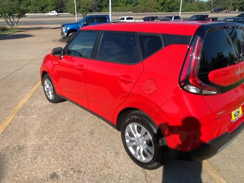 Used 2024 Kia Soul LX image 5