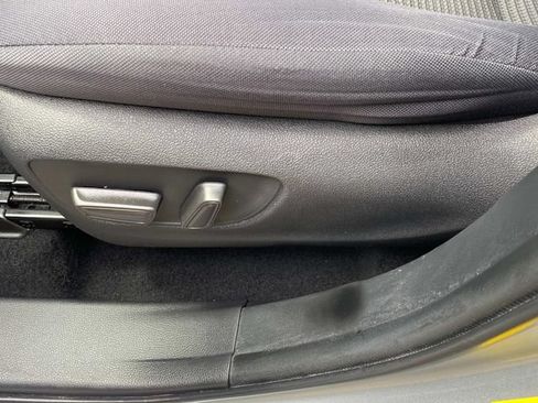 Used 2022 Toyota Highlander L FWD image 15