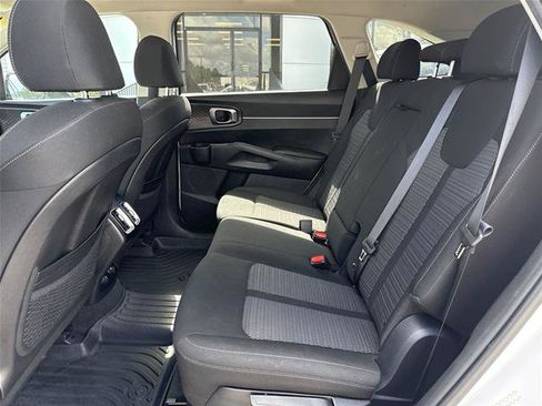 Used 2023 Kia Sorento LX AWD/4WD image 5