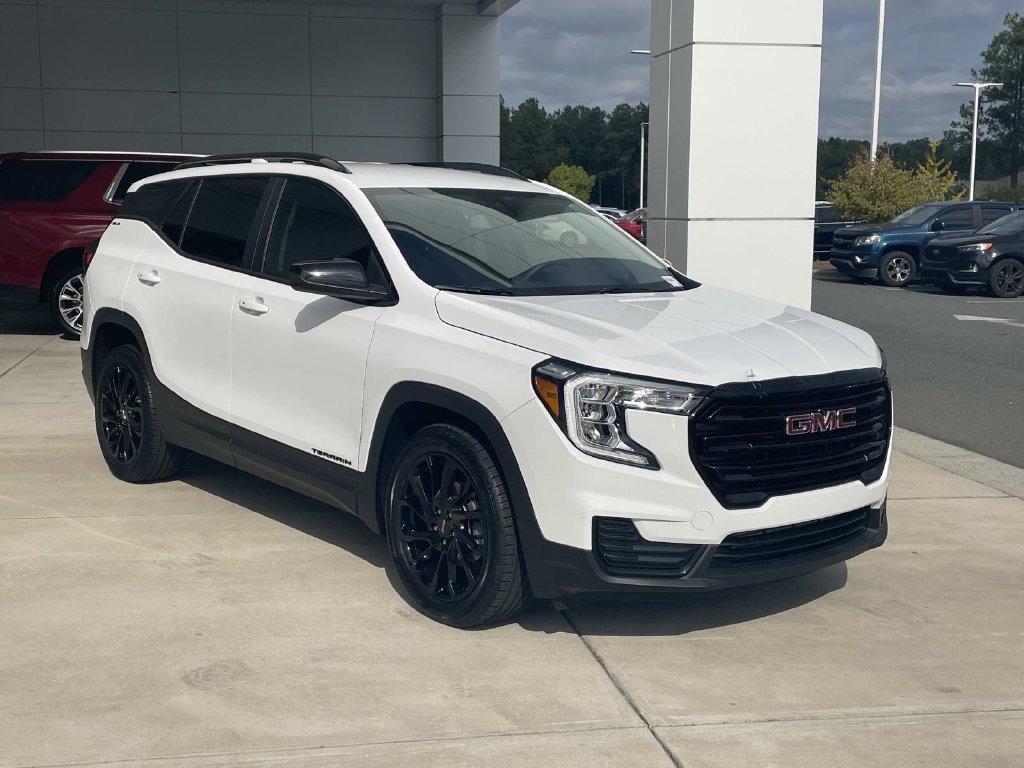 Used 2024 GMC Terrain SLE w/ Driver Convenience Package FWD image 6