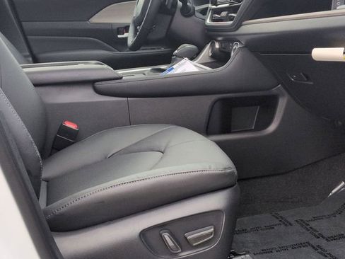 Certified 2026 Toyota Grand Highlander Platinum image 31