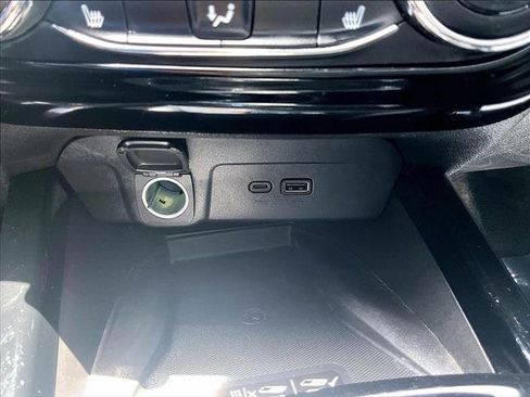 Used 2025 Chevrolet Trax RS w/ Sunroof Package FWD image 24