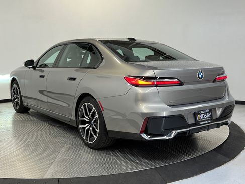 Used 2024 BMW 740i image 5