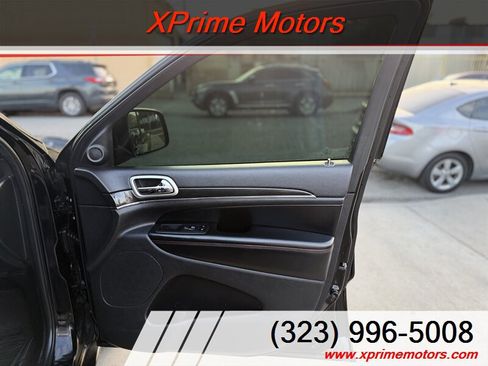 Used 2017 Jeep Grand Cherokee Trailhawk AWD/4WD image 32