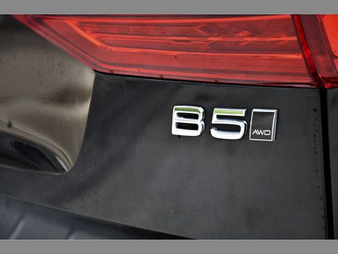 Certified 2023 Volvo XC60 B5 Core w/ Climate Package AWD/4WD image 27