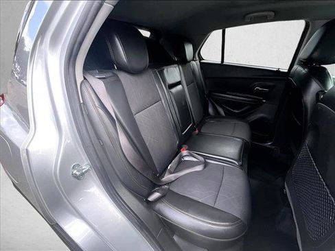 Used 2022 Chevrolet Trax LT w/ LT Convenience Package FWD image 28