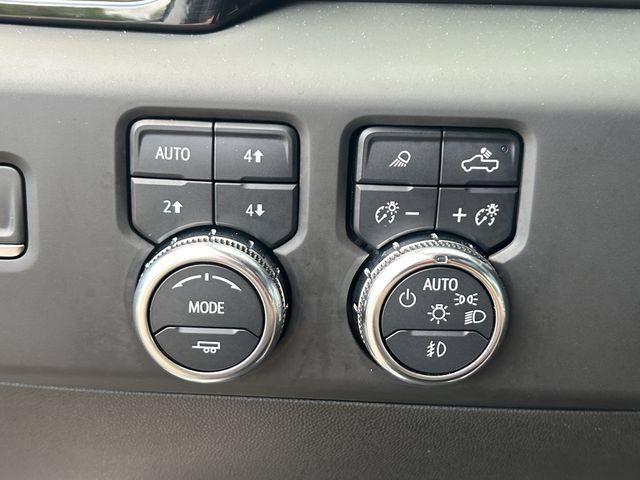 Used 2023 GMC Sierra 1500 Denali w/ Technology Package AWD/4WD image 5