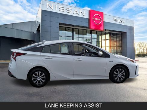 Used 2022 Toyota Prius LE image 6