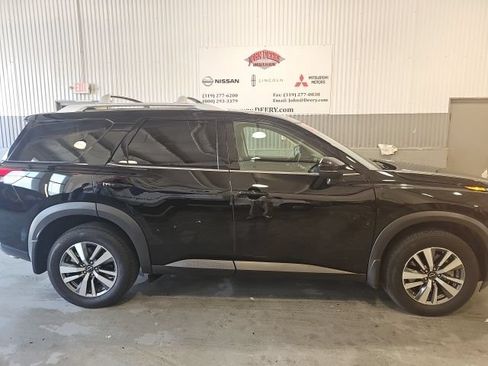 Certified 2025 Nissan Pathfinder SL AWD/4WD image 2