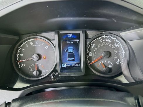 Used 2018 Toyota Tacoma SR w/ SR Convenience Package RWD image 12
