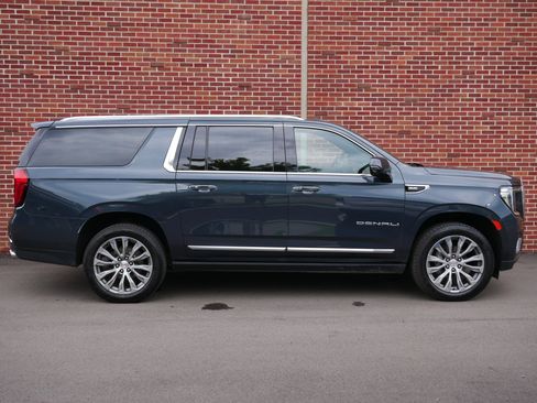 Used 2021 GMC Yukon XL Denali w/ Denali Premium Package AWD/4WD image 26