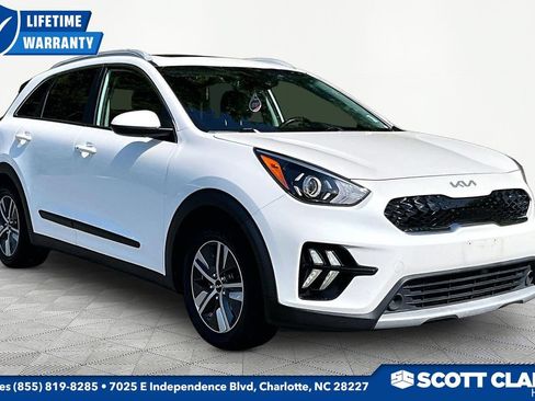 Used 2022 Kia Niro LXS FWD image 1