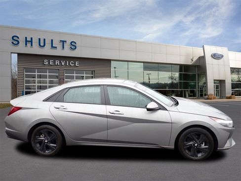 Used 2023 Hyundai Elantra SEL image 4