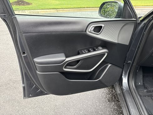 Used 2024 Kia Soul LX w/ Option Group 015 FWD image 15