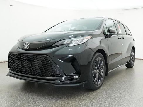 New 2026 Toyota Sienna XSE FWD image 32