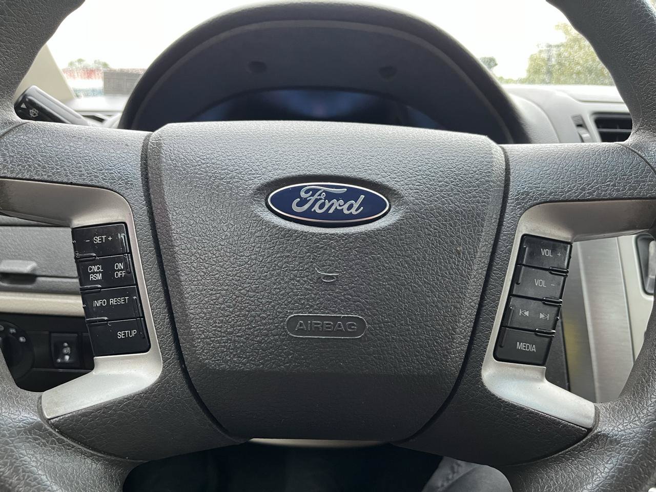Used 2010 Ford Fusion SE FWD image 16