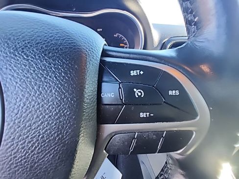 Certified 2022 Jeep Grand Cherokee Laredo X image 15