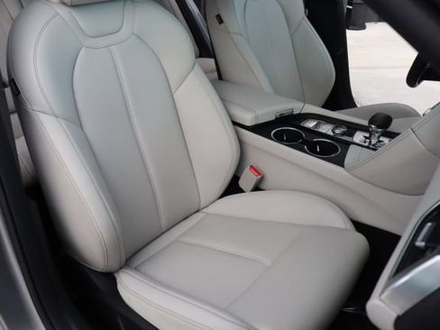 Used 2025 Genesis G70 2.5T RWD image 12