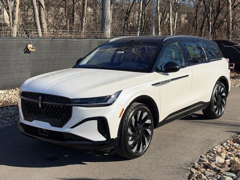 New 2026 Lincoln Nautilus Reserve image 1