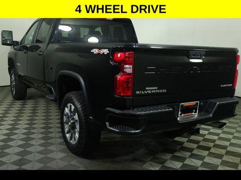 Used 2023 Chevrolet Silverado 2500 Custom w/ Custom Convenience Package AWD/4WD image 4