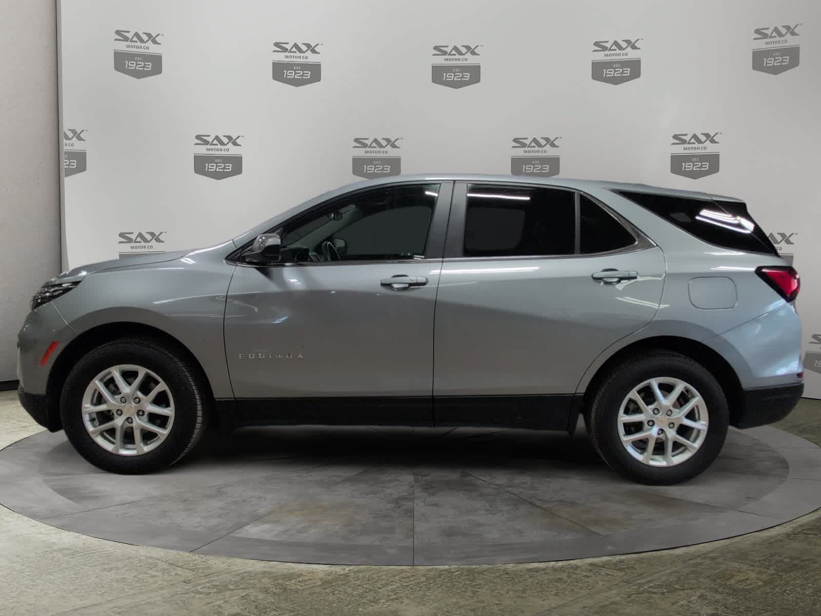 Used 2024 Chevrolet Equinox LT AWD/4WD image 2
