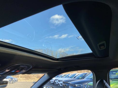 New 2025 Jeep Grand Cherokee Laredo image 9