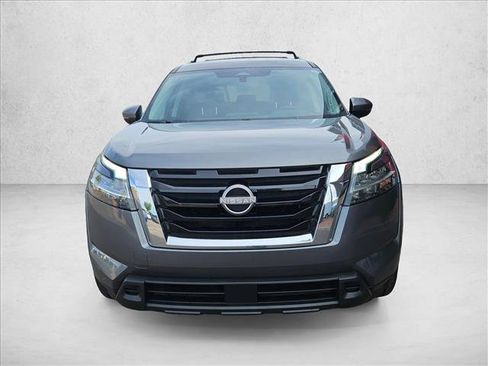 Used 2022 Nissan Pathfinder SV image 2