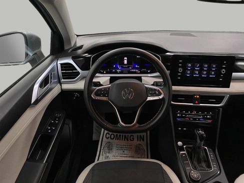 Used 2025 Volkswagen Taos SE image 13