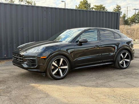 Used 2025 Porsche Cayenne GTS image 7