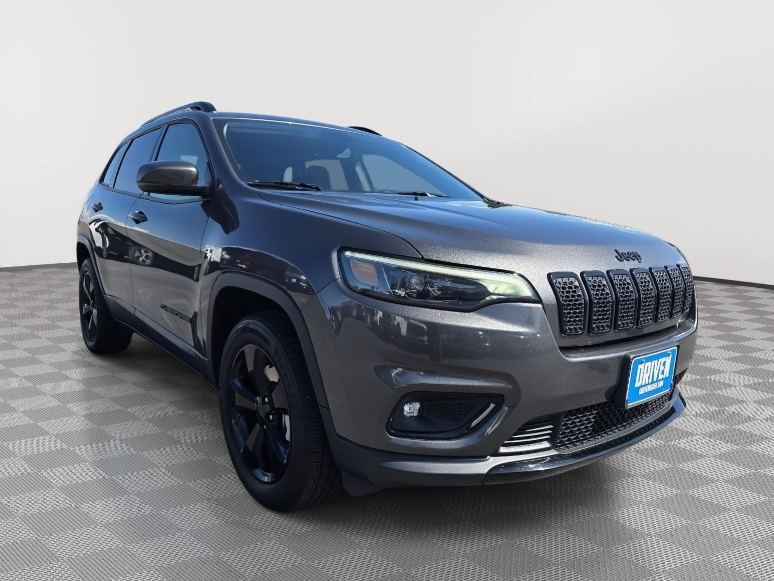 Used 2019 Jeep Cherokee Latitude Plus AWD/4WD image 3
