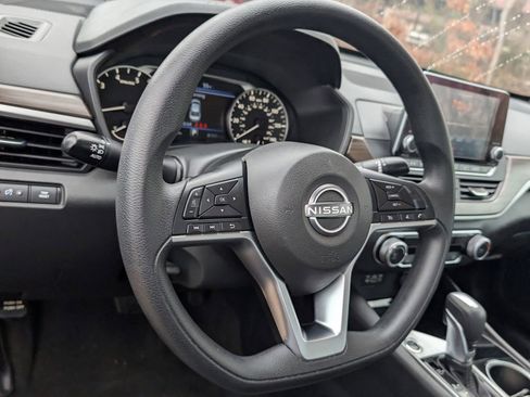 Used 2024 Nissan Altima 2.5 SV image 10