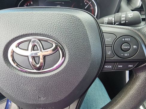 Used 2025 Toyota RAV4 XLE AWD/4WD image 12