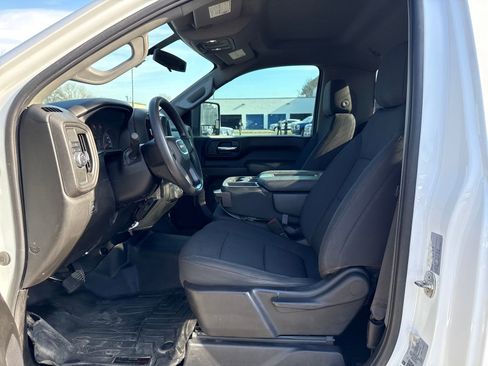 Used 2022 GMC Sierra 2500 Pro w/ Convenience Package image 9