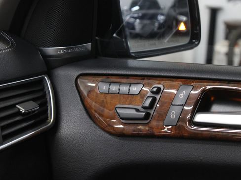 Used 2014 Mercedes-Benz GL 550 4MATIC image 27