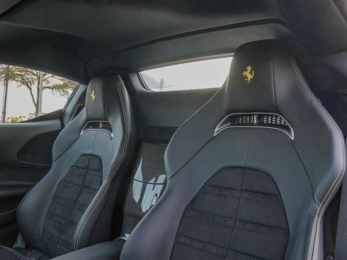 Used 2023 Ferrari SF90 Spider image 22