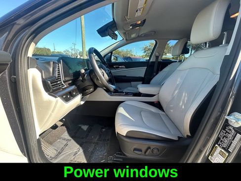 Used 2024 Kia Sportage EX FWD image 11