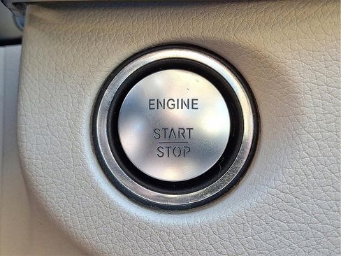 Used 2014 Mercedes-Benz E 350 4MATIC Sedan image 26